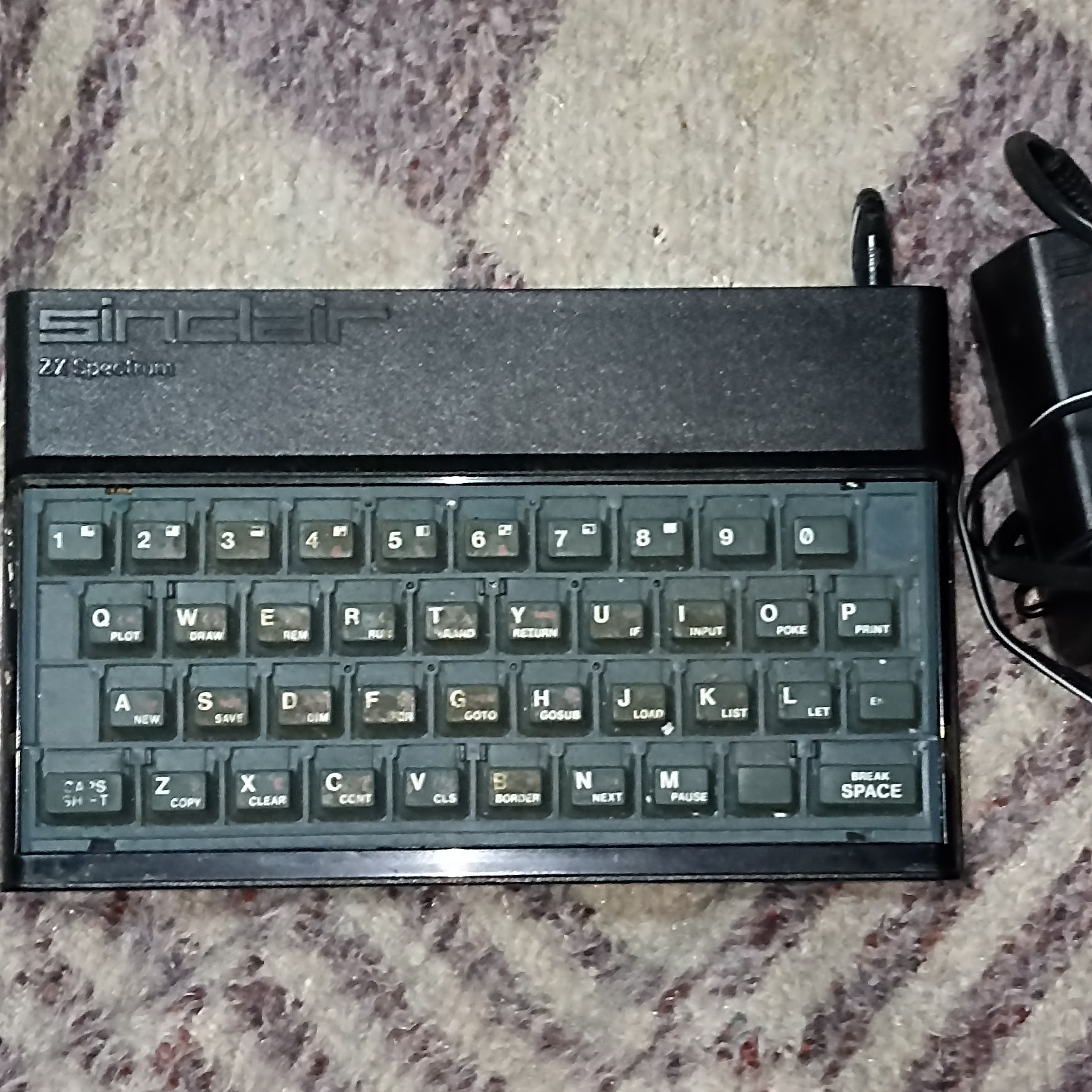 Teclado e carregador Sinclair ZX Spectrum