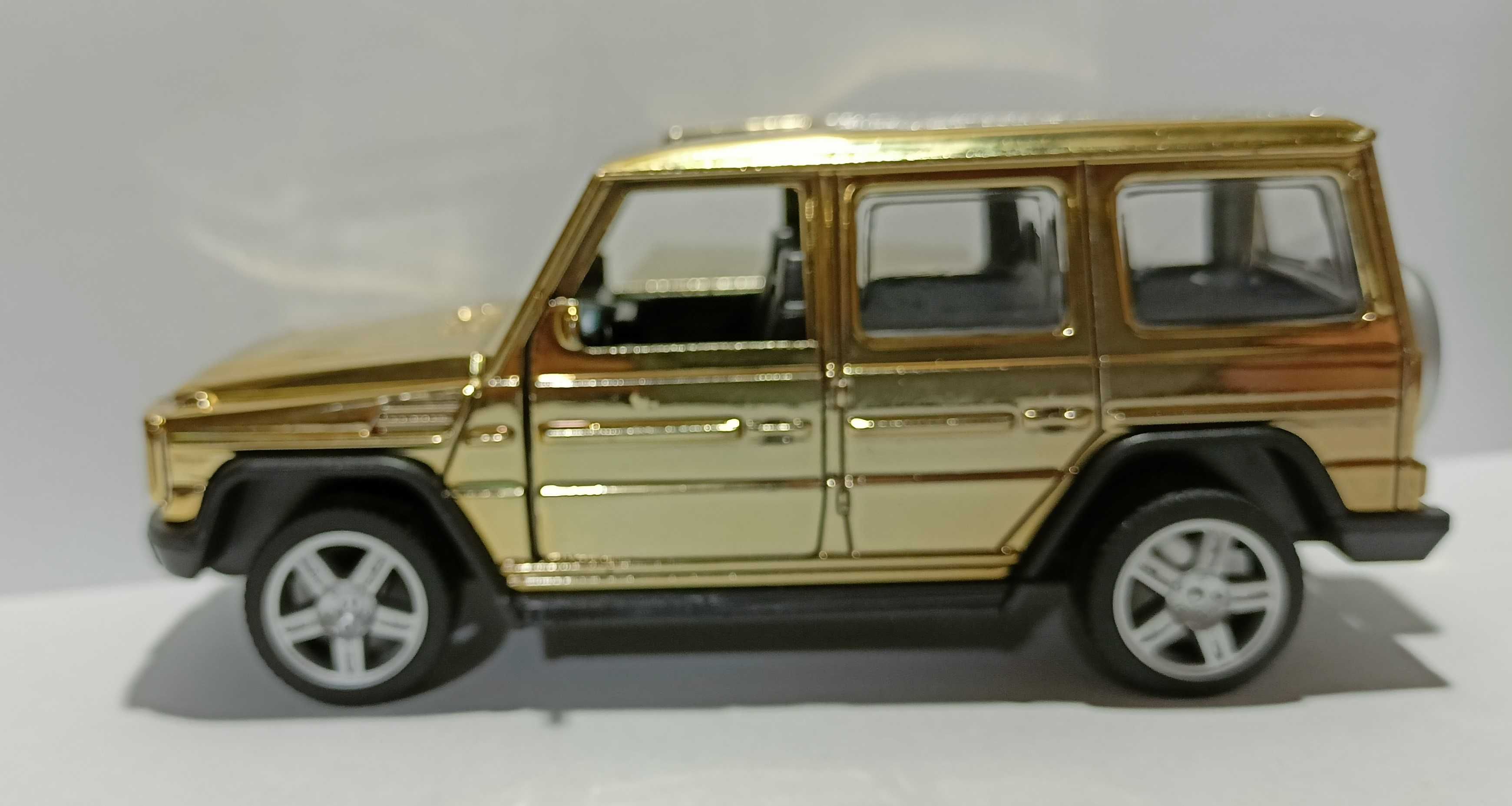 Model samochodu Mercedes G klasa G63 1:36 złoty