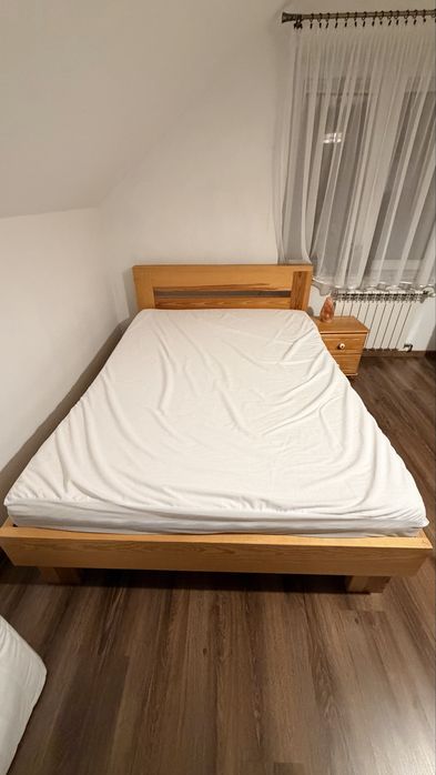 Łóżko drewniane z materacem (140x200)