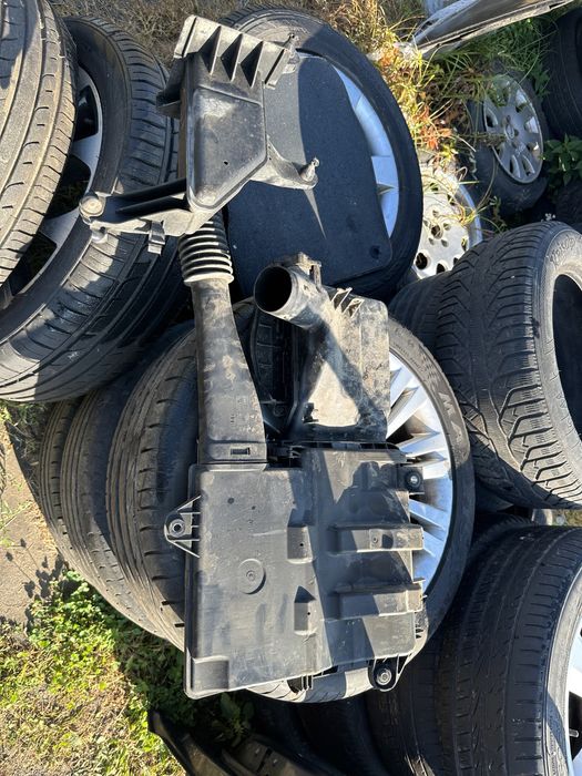 Кришка двигуна корпус повітряного фільтра Mazda 3 1.6 bk 1001409381