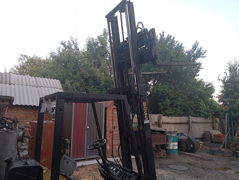 Дизельний навантажувач boss