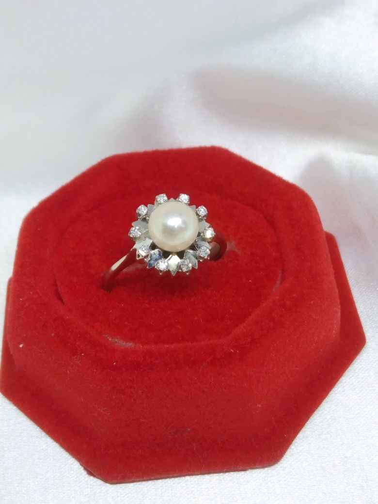 Złoty pierścionek z diamentami i perłą, złoto białe 750, R15