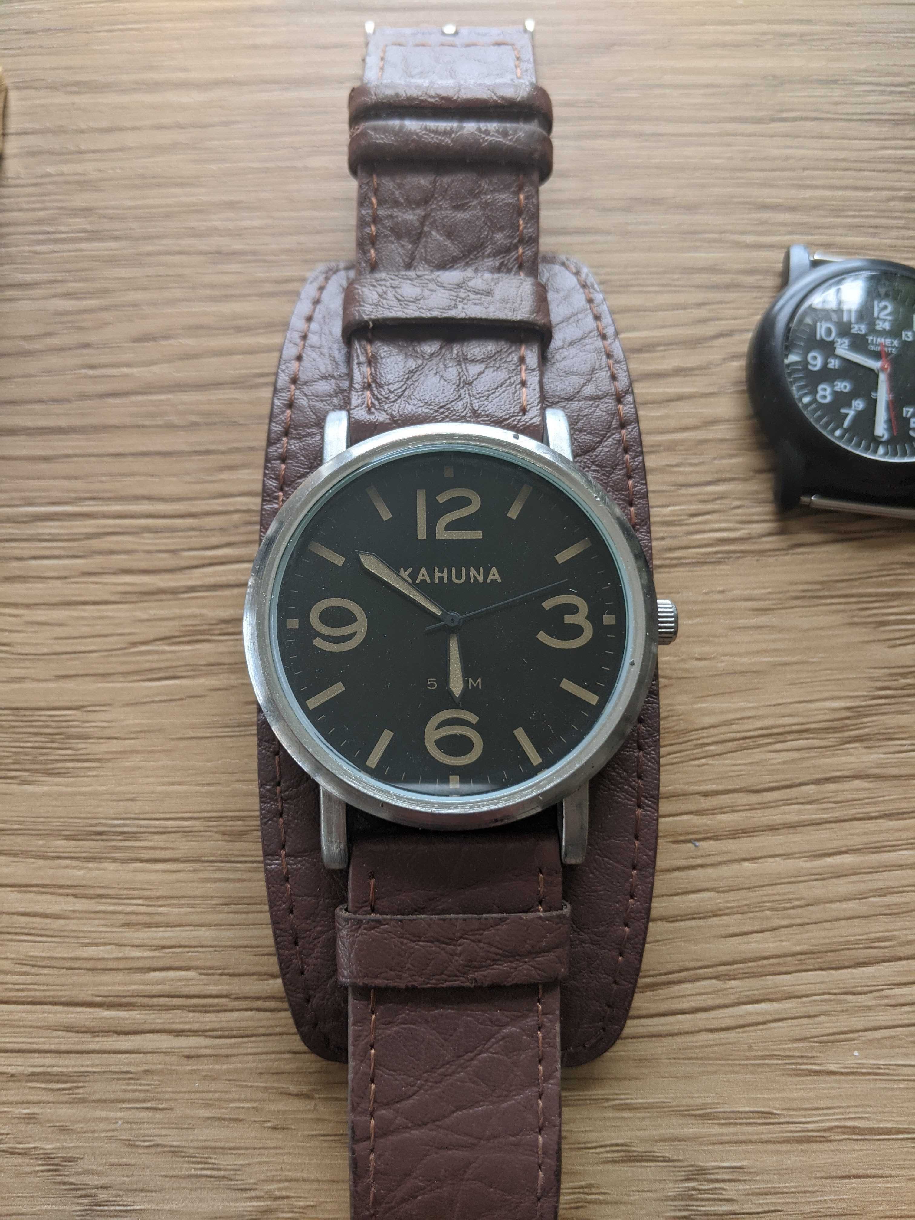 trzy zegarki na rękę, timex oraz inne
