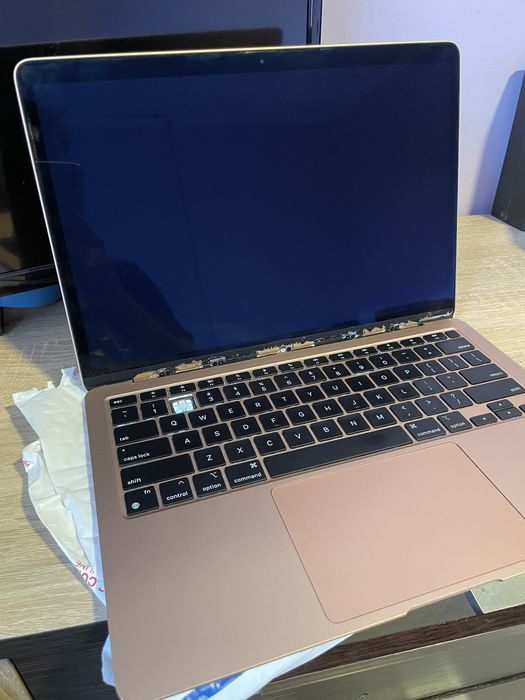Macbook m1 air на запчастини або відновлення