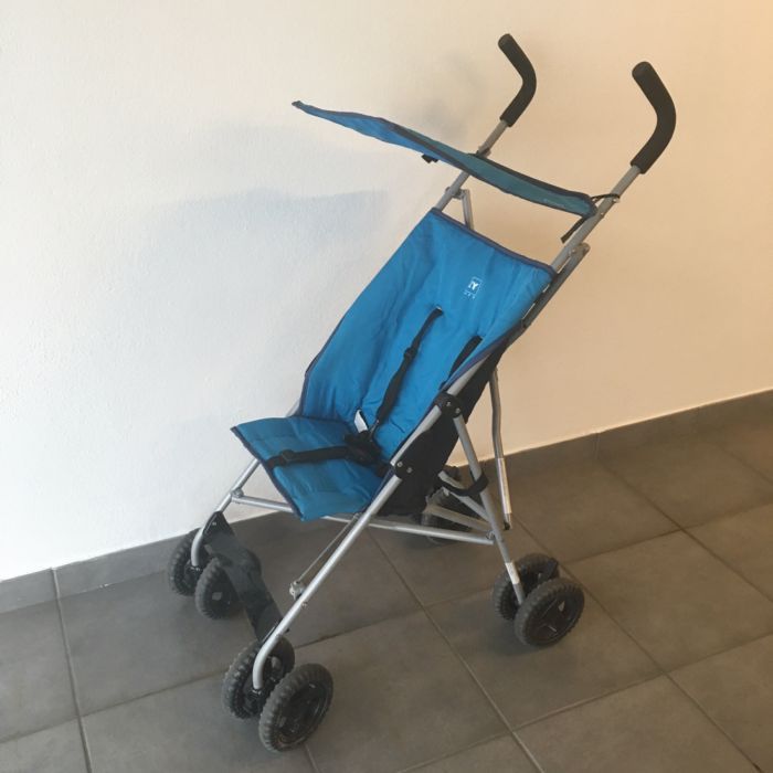 Carro de passeio azul como nova