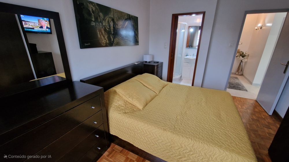 Apartamento T1+1 com garagem