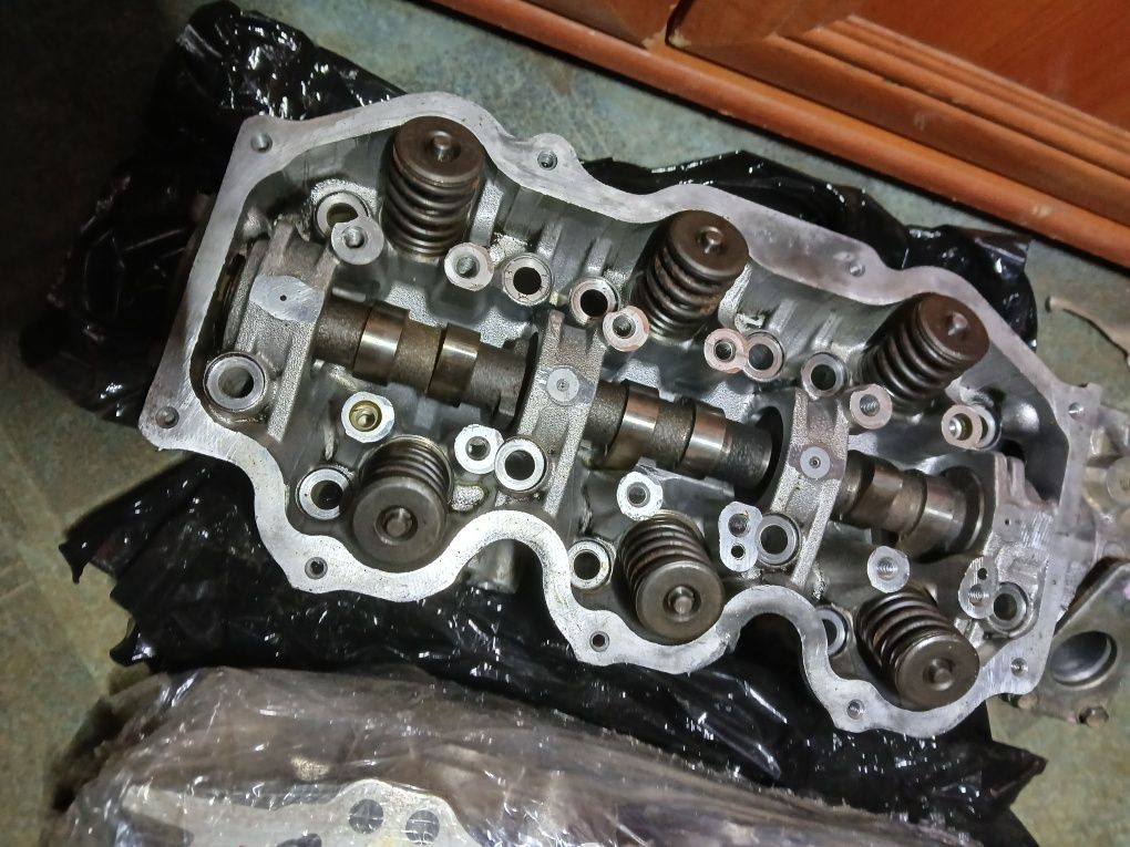 Nissan 3.0 V6 VG30 głowicę po regeneracji nowe zawory Terrano Maxima