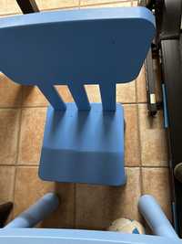 Mesa e cadeira de apoio em azul bebe