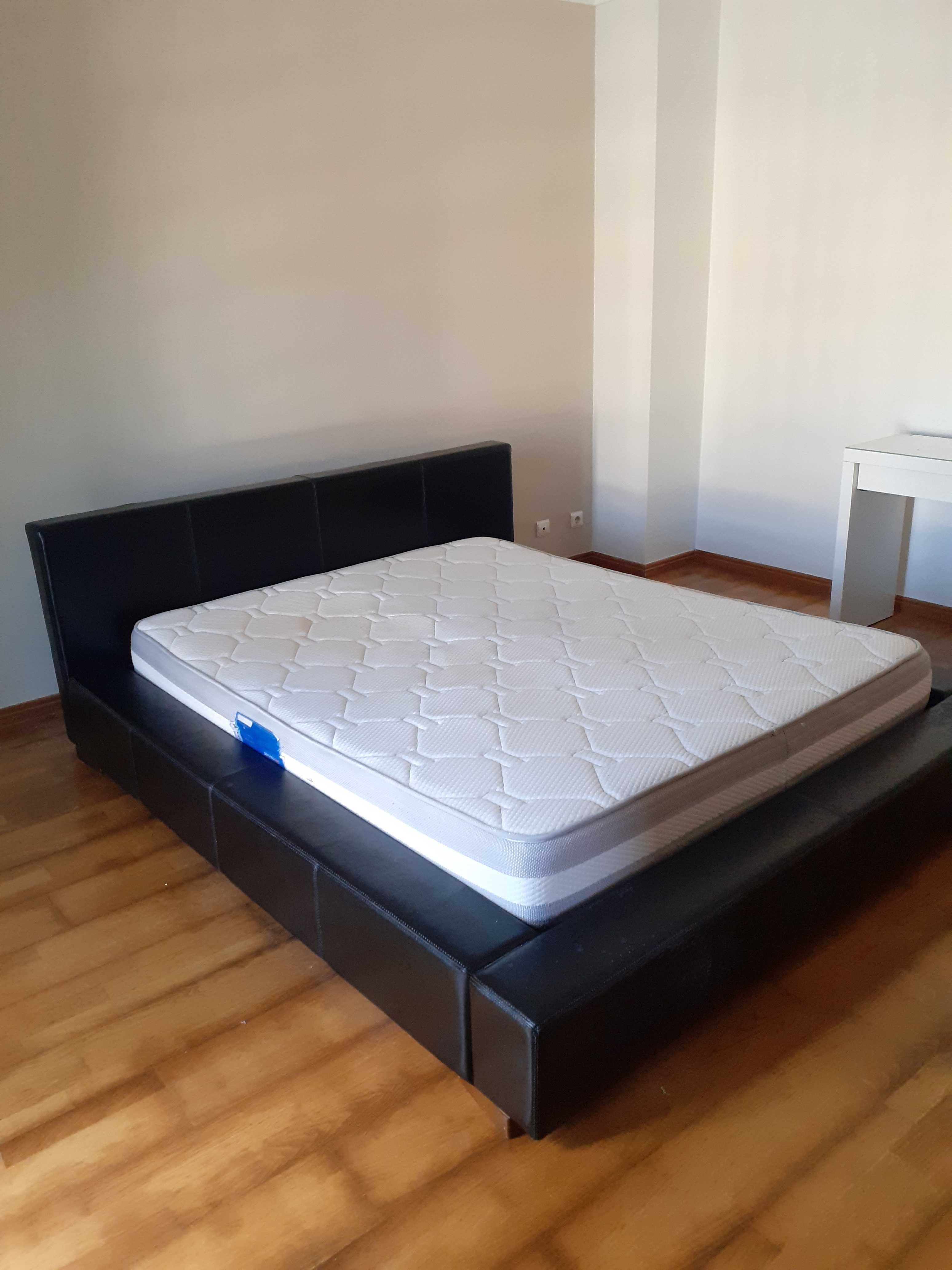 Cama de casal com colchão
