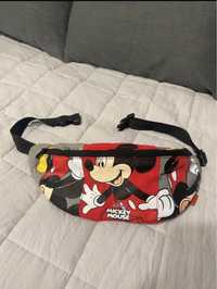 Bolsa de cintura Mickey marca Zara