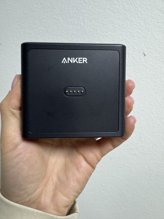 Павербанк Anker Prime 27650mAh (250W) з зарядною базою на 100W.