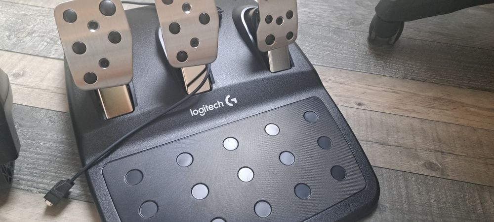 Kierownica z pedałami do Xbox model G920