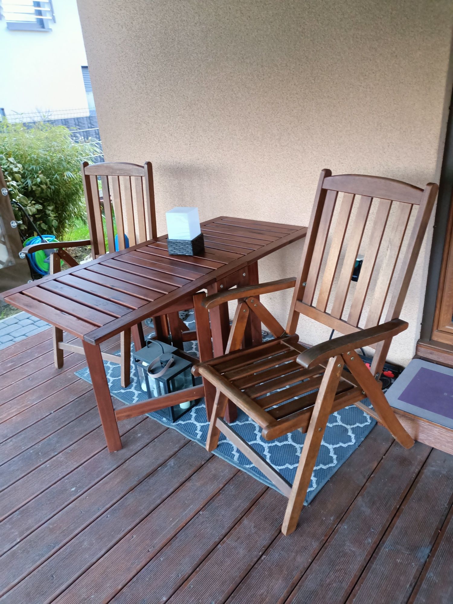 Zestaw mebli stół drewniany ikea + 2 krzesła ogrodowe