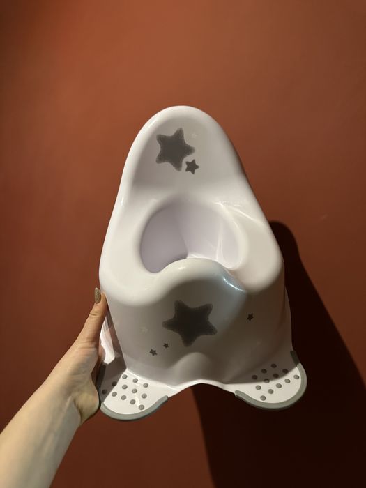 Nocnik plastikowy keeper 38x27x23,5cm dziecięcy biały w szare gwiazdki