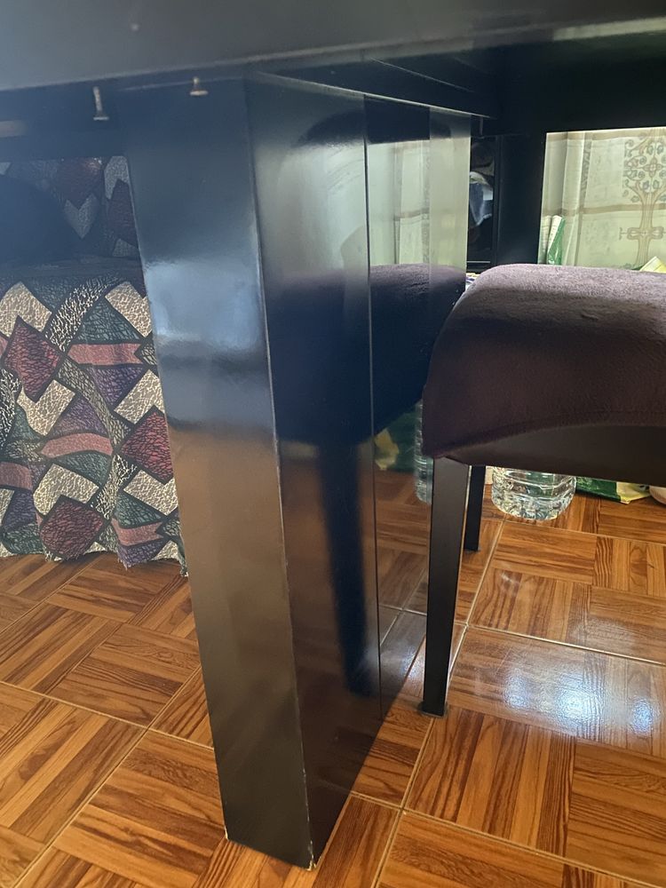 Mesa preta + 6 cadeiras