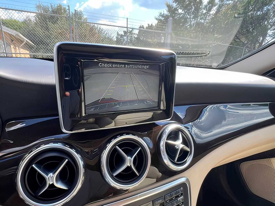 Mercedes-Benz GLA 250      2015