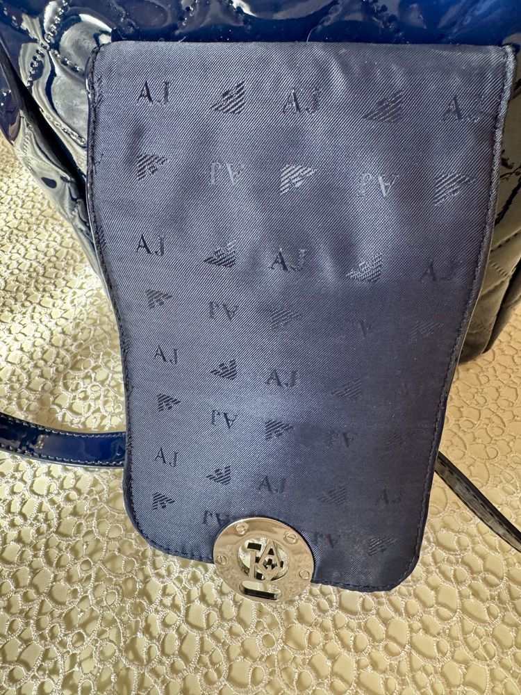 Продам сумку ARMANI JEANS ОРИГИНАЛ состояние новой!