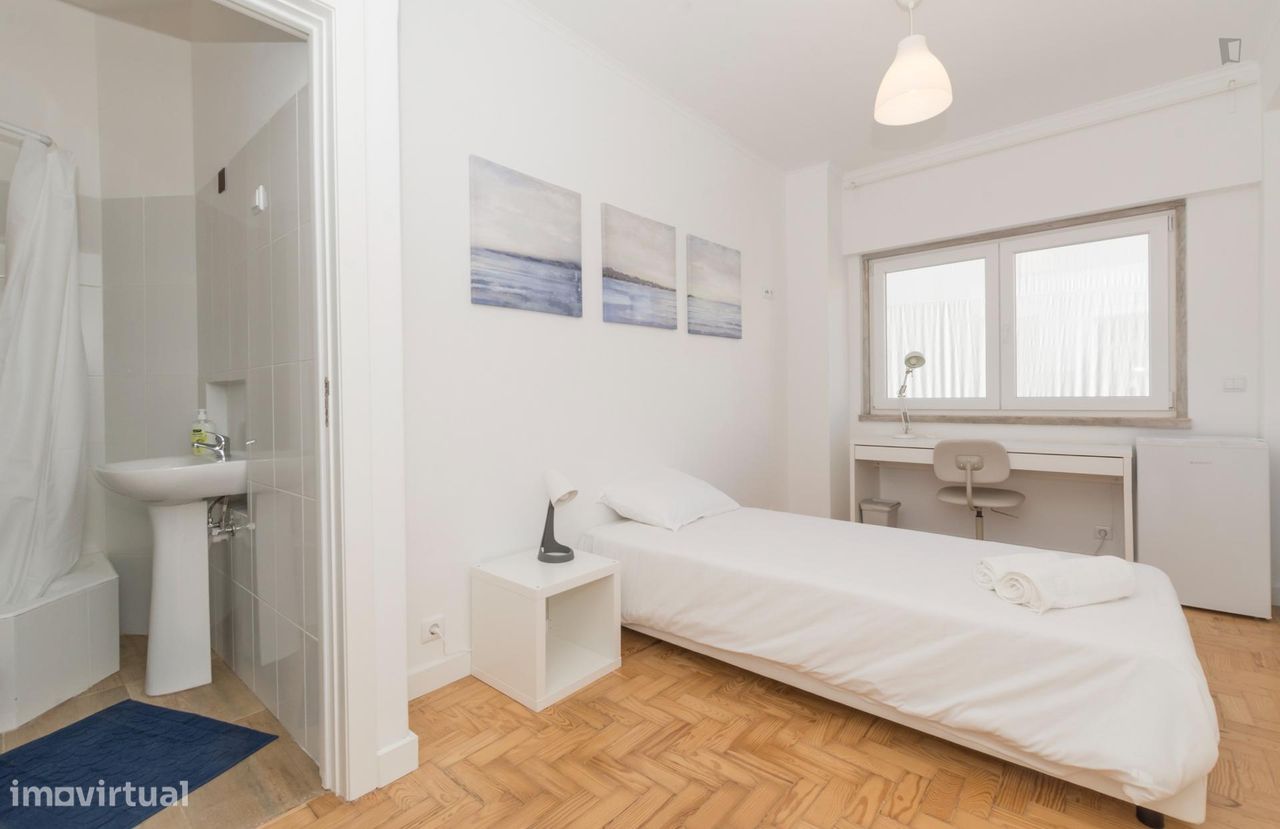 427249 - Quarto com cama de solteiro, com casa...