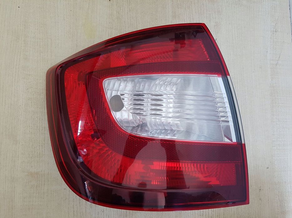 skoda rapid 2 lampa lewy tył 5jh945095a