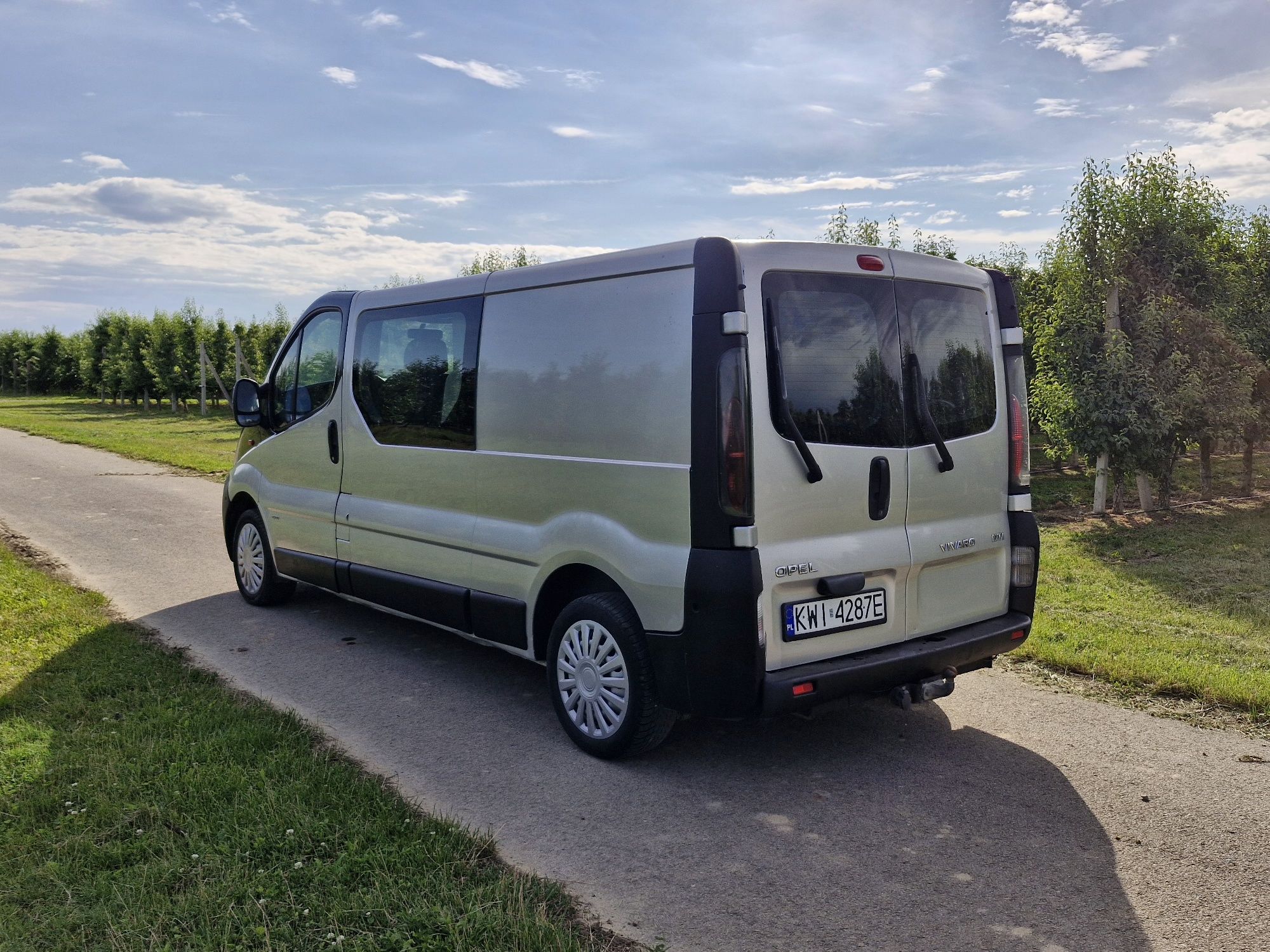 Opel Vivaro Long 6 osób