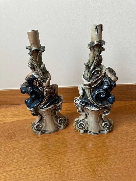 Estatuetas em porcelana com suporte para vela