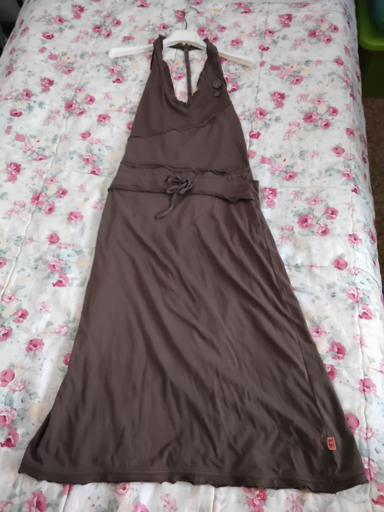 Três vestidos XS, M, L