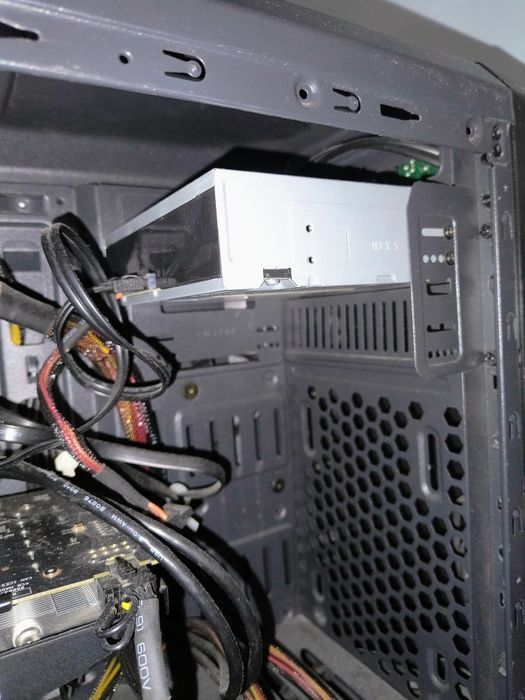 Komputer gamingowy i3 10100f RX 580 + komponenty