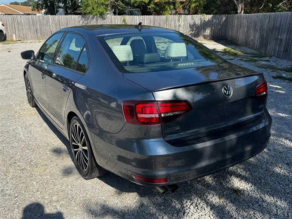 Volkswagen Jetta Sport      2016