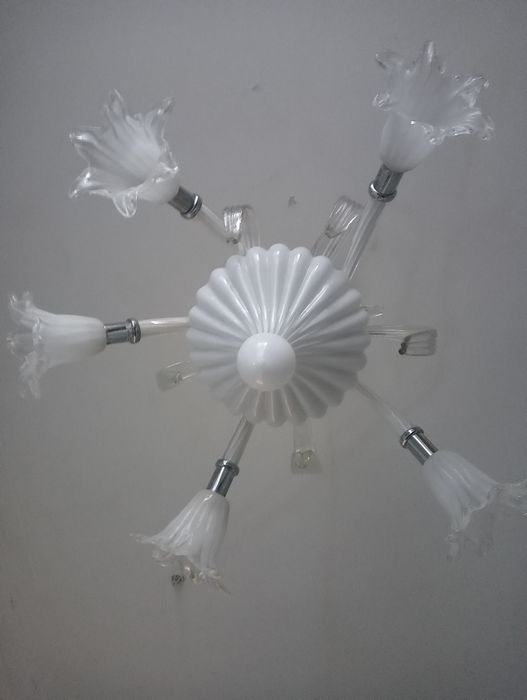 Люстра.        .