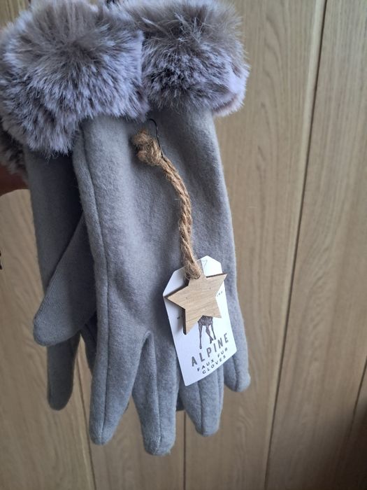 Серые,мягкие перчатки