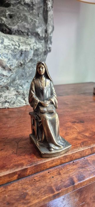 Antyk. Francuska sygnowana figurka z brązu Św Teresy z Lisieux Francja