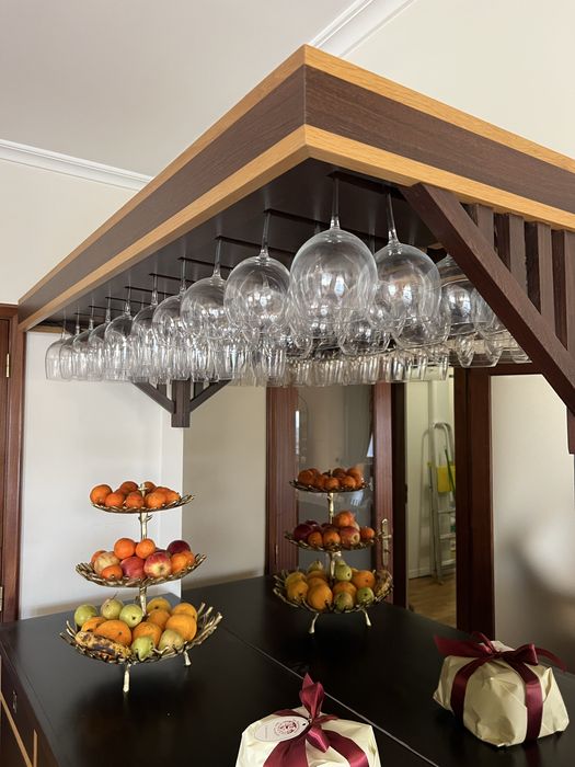 Móvel/ Aparador de sala com organizacão dentro