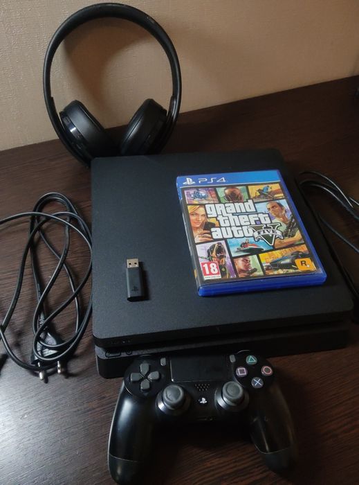 Плейстейшен 4слим, Playstation 4 slim gaming console