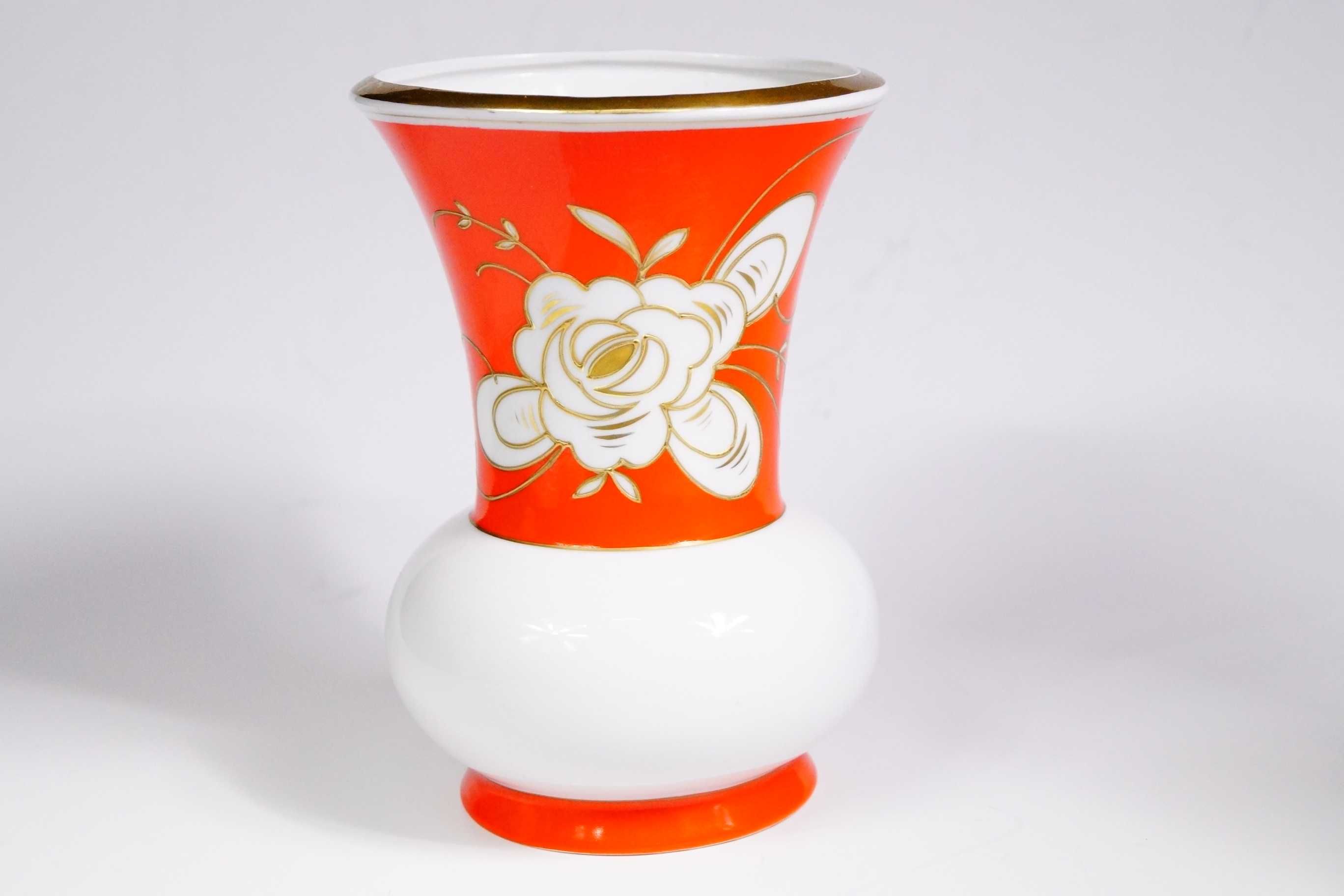 Ładny porcelanowy ręcznie malowany wazon