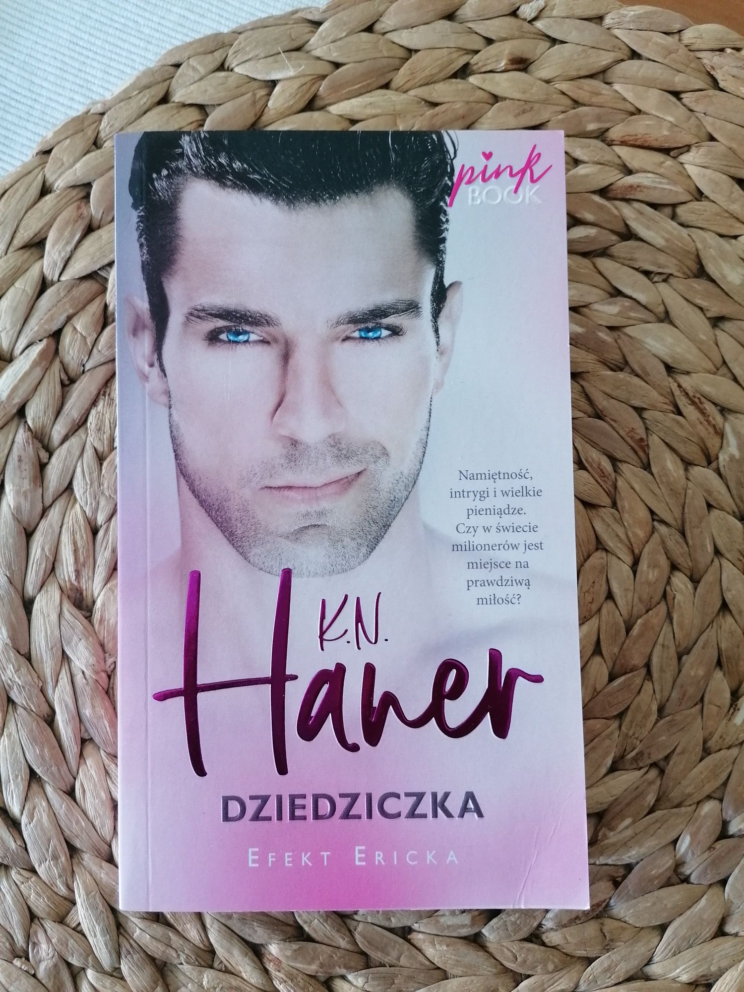 Książka K.N. Hauer Dziedziczka z serii pink book