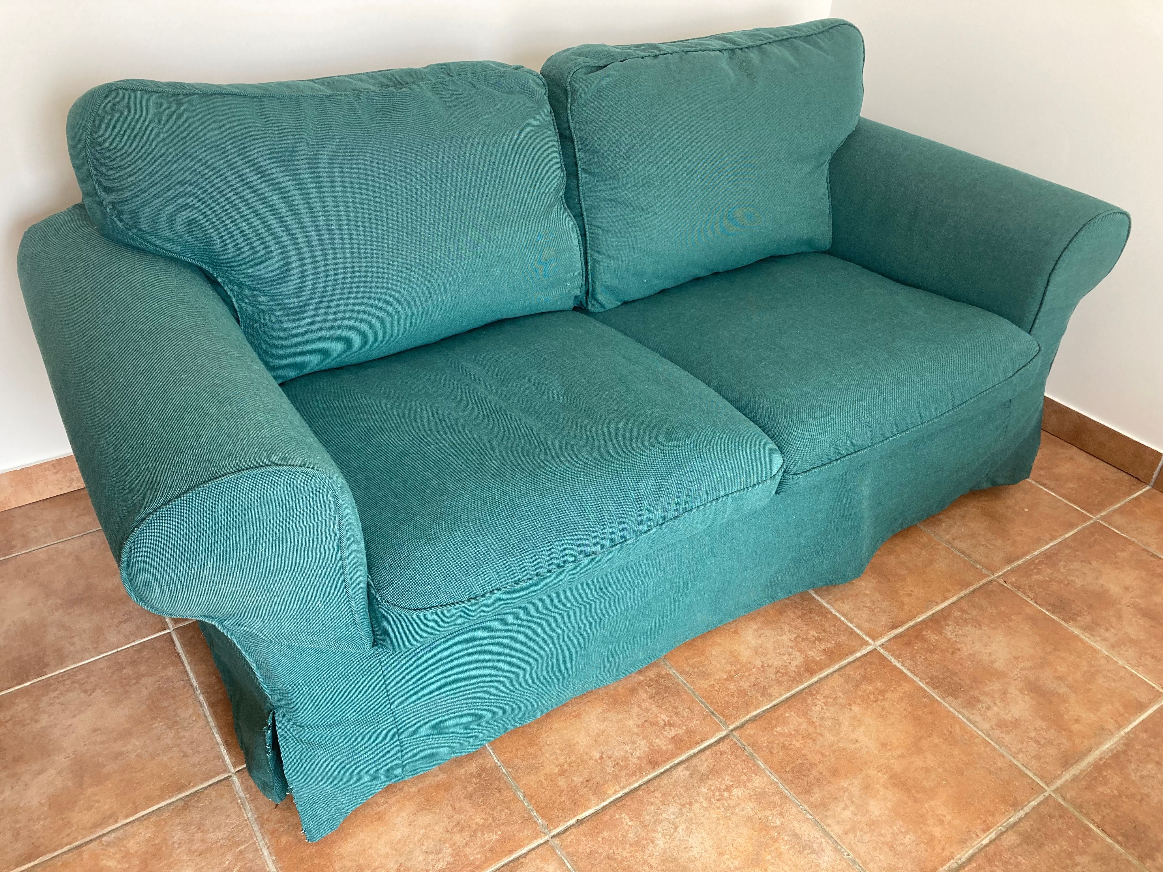Sofá 2 lugares e pousa pés