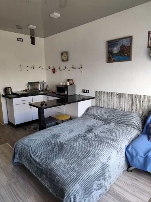 Подобово від власника студія.