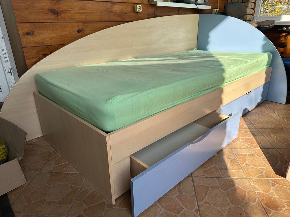 Продам ліжко односпальне з матрацом