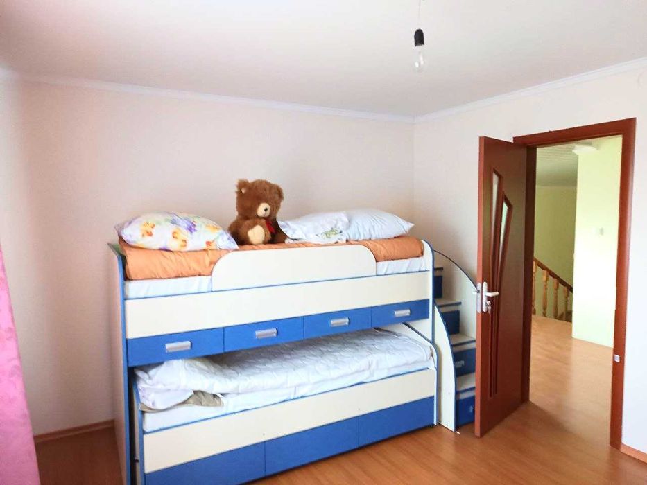 Просторий сучасний будинок з ремонтом, є-відновлення, постанова