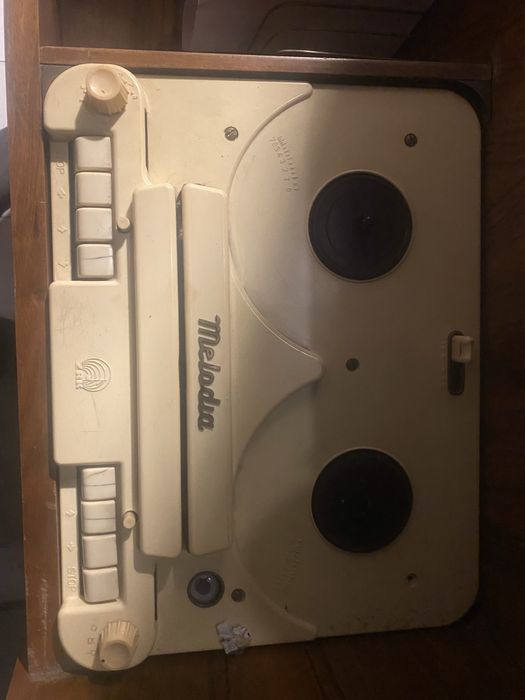 Sprzedam radio Viola z magnetofonem melodia  lata 60-te
