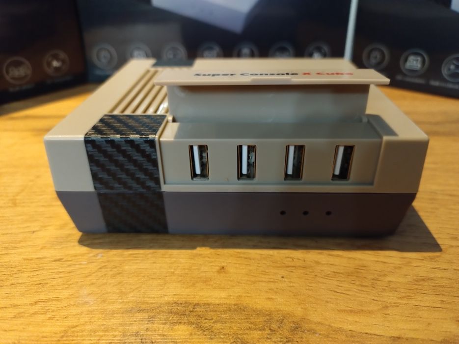 Retrostation Super Console Cube Maszynka do emulacji Amiga PSX Sega