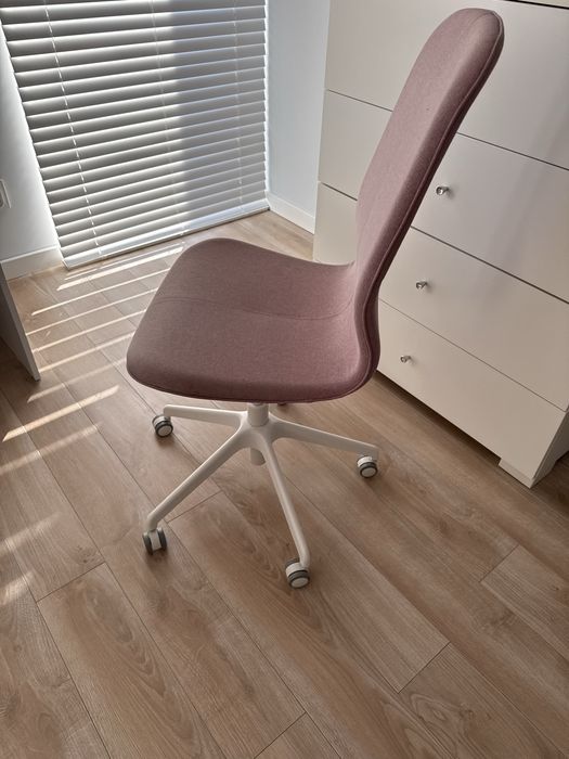 Krzeslo obrotowe biale nogi ideal ikea
