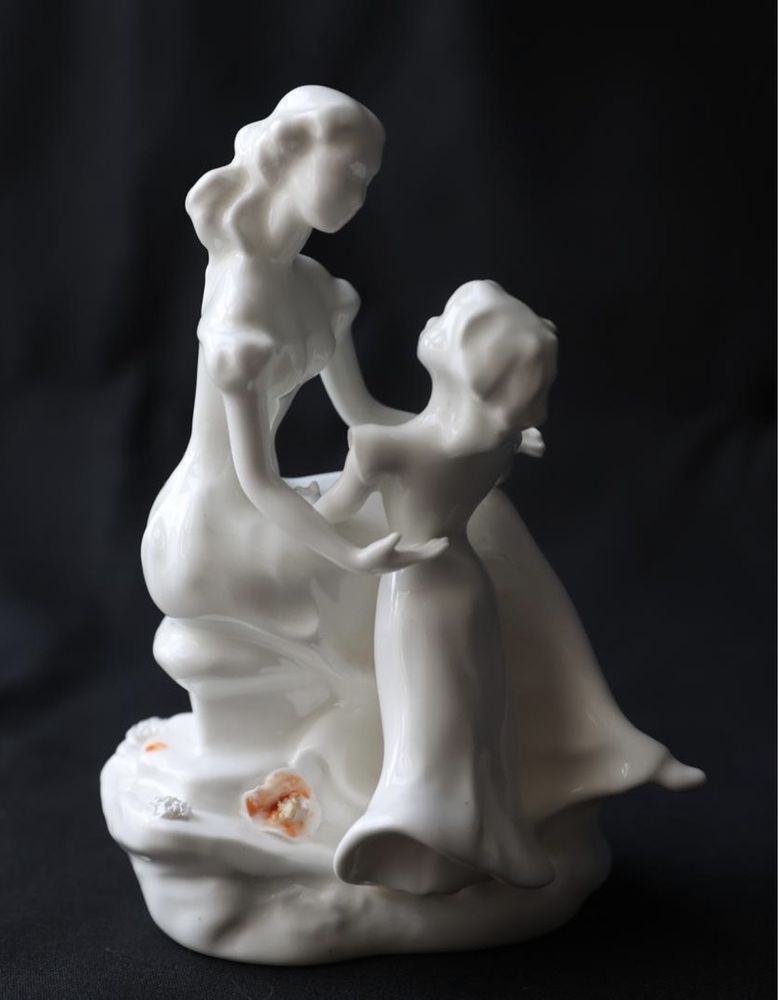 Figurka porcelanowa Mama z córką New Look