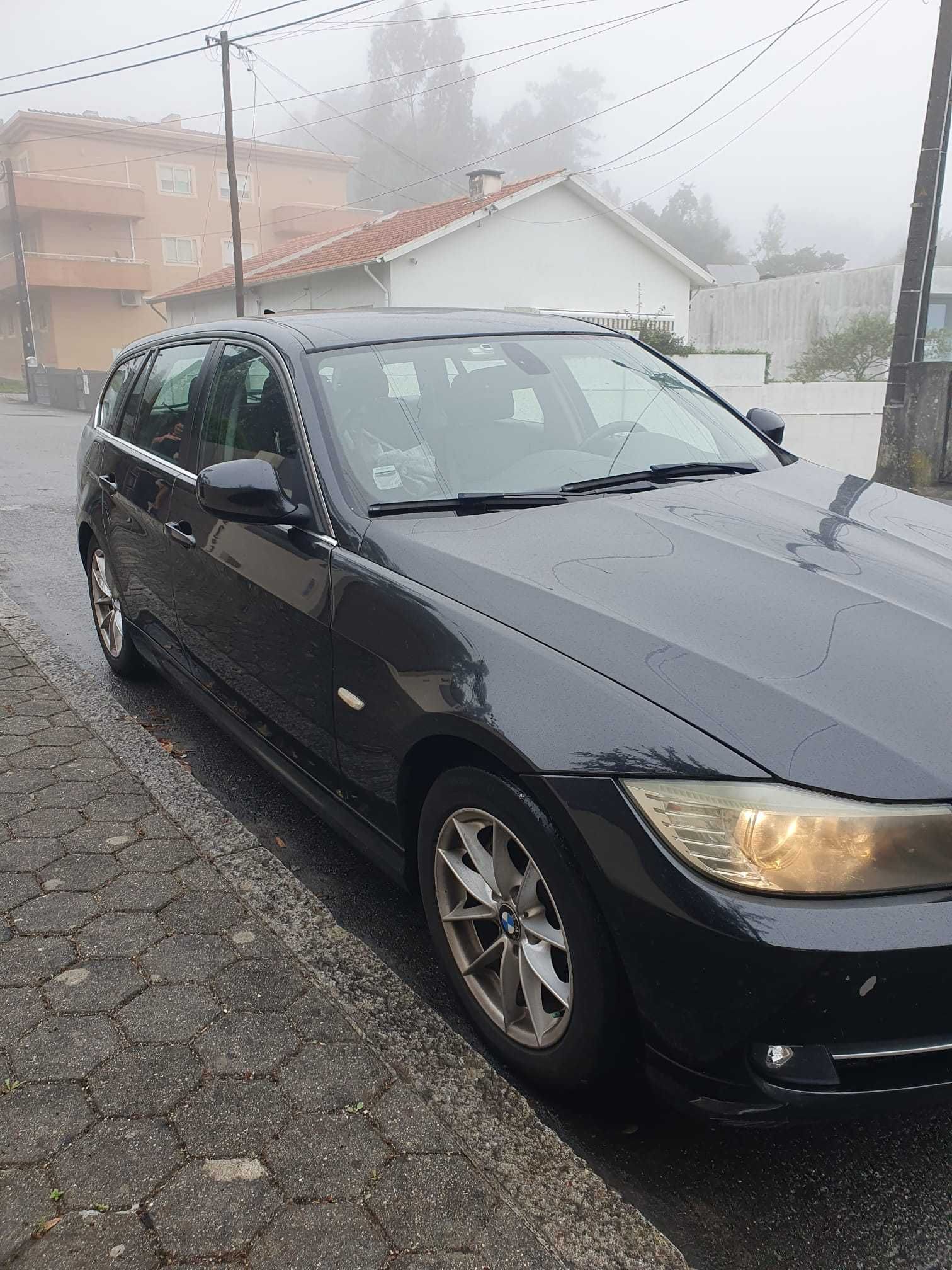BMW 318 d Touring Auto Preto (Março 2011)