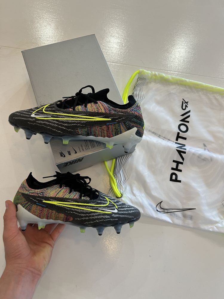 Korki Piłkarskie Nike Phantom.