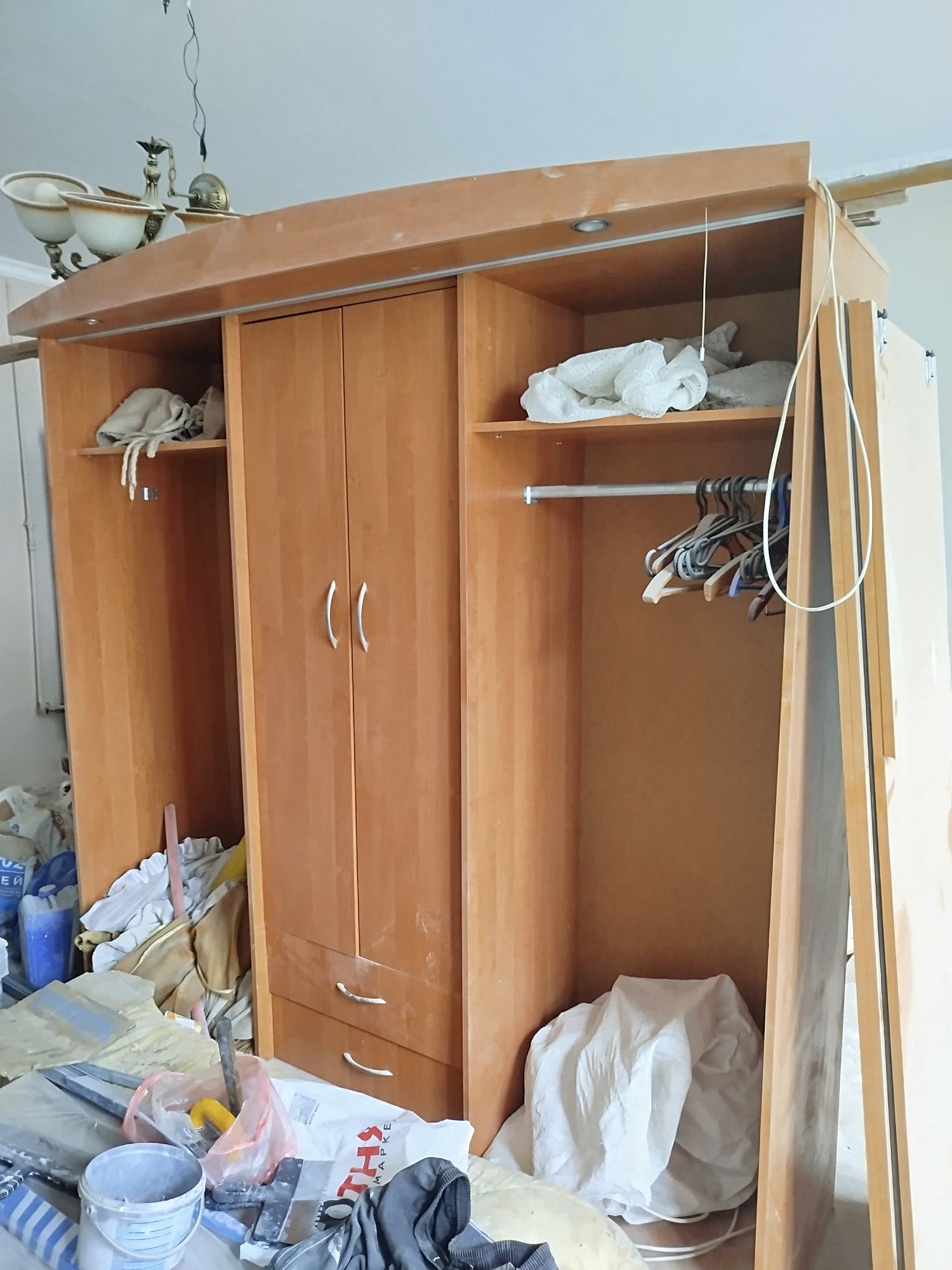 Продам шкаф в доброму стані відмити буде як новий