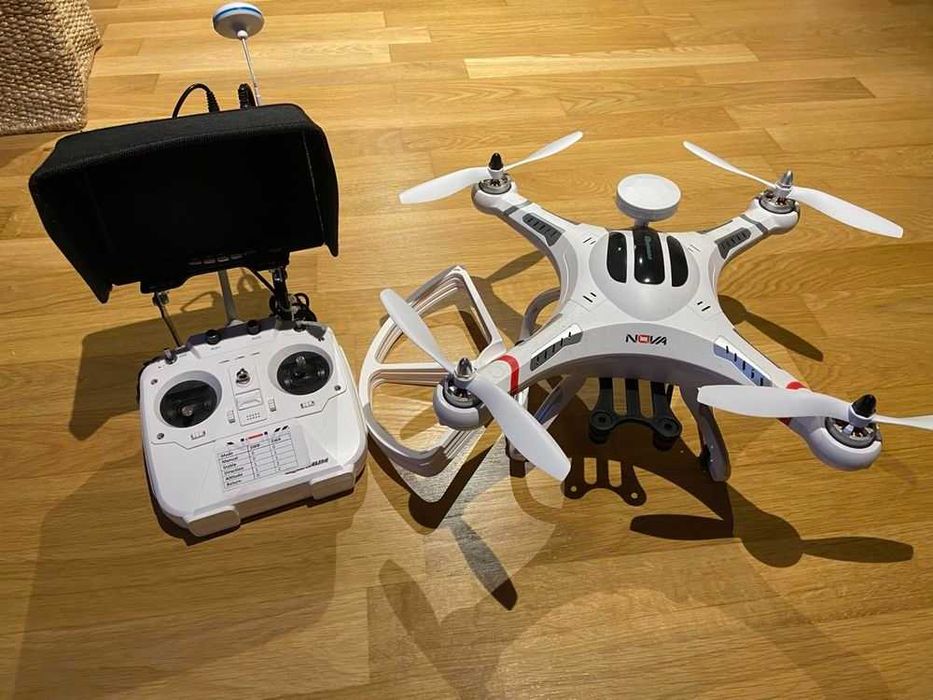 Dron Quanum Nova + FPV + części + ładowarka – komplet