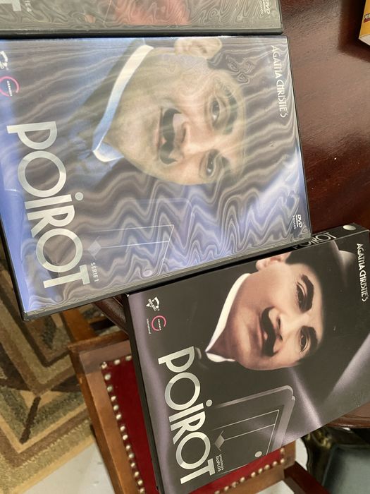 22 dvds de poirot, ofereco os portes