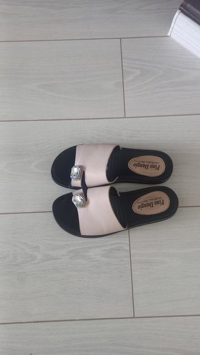 Шльопанці шкіряні