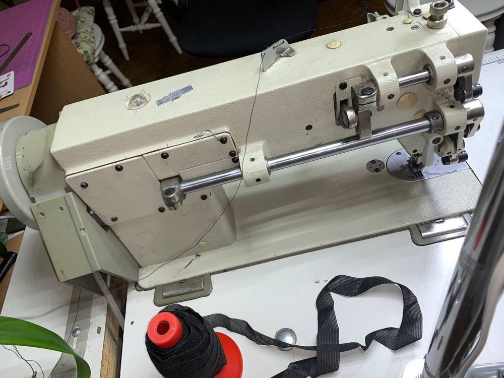 Швейная машинка Typical GC0302 с двойным шагом для средних и тяжелых